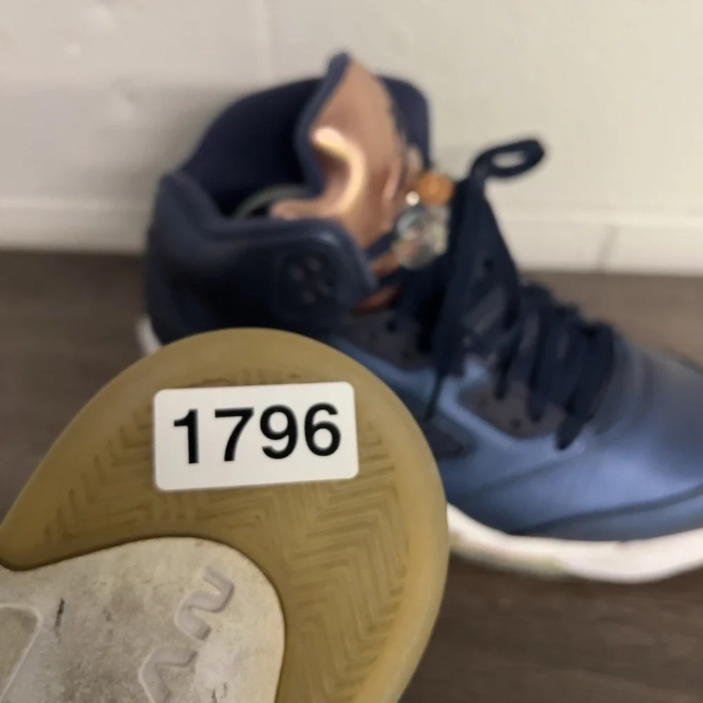 Size 10.5 - Air Jordan 5 Retro Bronze